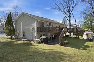 22 Derryfield Rd, Derry, NH 03038 - Photo 4