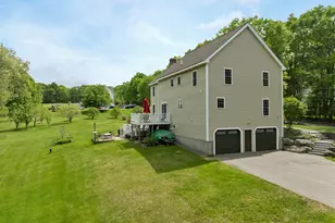 537 Pingree Hill Rd, Auburn, NH 03032 - Photo 4