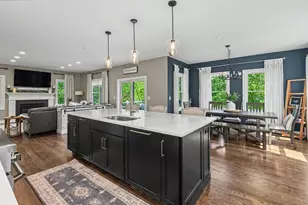 7 Valerie Ln, Derry, NH 03038 - Photo 8