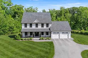 7 Valerie Ln, Derry, NH 03038 - Photo 6