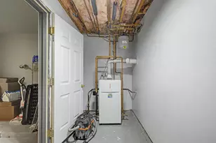 1029 S Mammoth Rd, Manchester, NH 03109 - Photo 26