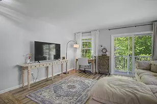 1029 S Mammoth Rd, Manchester, NH 03109 - Photo 6