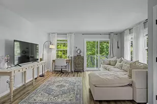 1029 S Mammoth Rd, Manchester, NH 03109 - Photo 4