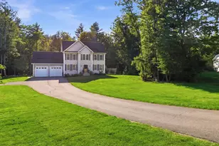 11 Bancroft Cir, Mont Vernon, NH 03057 - Photo 2