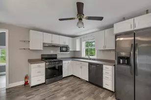 357 Robinhood Dr, Wakefield, NH 03872 - Photo 2