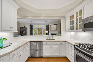 24 Porter St, Portsmouth, NH 03801 - Photo 8