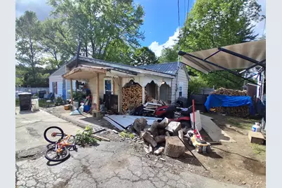 17 Pawtucket Avenue, Claremont, NH 03743 - Photo 1