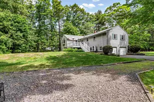 6 Currier Dr, Londonderry, NH 03053 - Photo 2