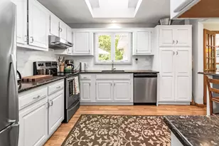 6 Currier Dr, Londonderry, NH 03053 - Photo 8