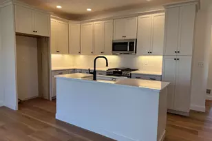8C Dearborn Circle, Goffstown, NH 03045 - Photo 2