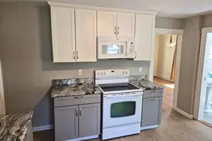 22 Fairview Ave, Derry, NH 03038 - Photo 20