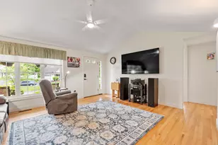 22 Dixon Dr, Litchfield, NH 03052 - Photo 10