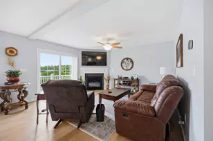 4 Autumn Ln, Raymond, NH 03077 - Photo 8