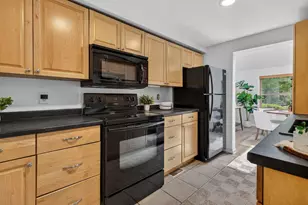 37 Stacey Cir, Windham, NH 03087 - Photo 12