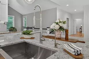 14 Mountain Village Rd, Windham, NH 03087 - Photo 12
