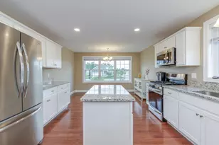 2 Mulberry Ln, Hooksett, NH 03106 - Photo 8