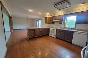 42 Chester Rd, Raymond, NH 03077 - Photo 6