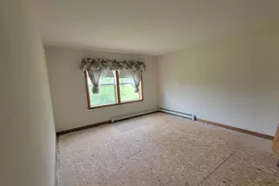 42 Chester Rd, Raymond, NH 03077 - Photo 16