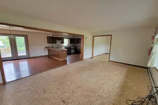 42 Chester Rd, Raymond, NH 03077 - Photo 8