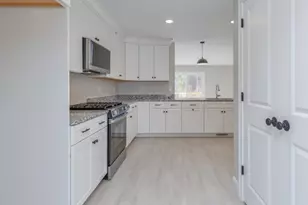 18-A Windsor Ln, Hudson, NH 03051 - Photo 2