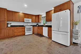 30 Royal Ln, Londonderry, NH 03053 - Photo 8