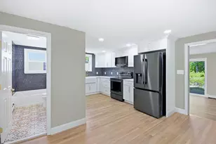 161 S Gray St, Manchester, NH 03103 - Photo 10