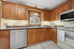 27 Winslow Farm Rd, Hudson, NH 03051 - Photo 8