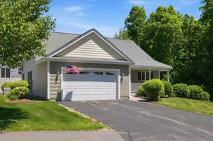 12 Thorn Hill Rd, Hooksett, NH 03106 - Photo 2
