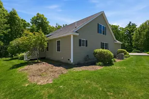 12 Thorn Hill Rd, Hooksett, NH 03106 - Photo 4