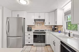 19 Wedgewood Dr, Londonderry, NH 03053 - Photo 10