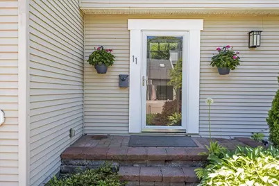 11 Dover Street, South Burlington, VT 05403 - Photo 2