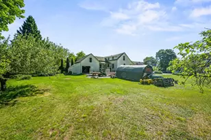 44 Alpine St, Gorham, NH 03581 - Photo 2