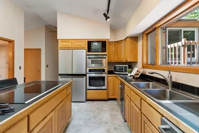 6 Weston Street, Derry, NH 03038 - Photo 12