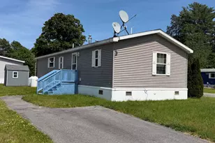 19 Holly Park Ln, Rochester, NH 03867 - Photo 2