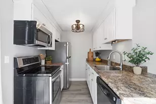 897 Mammoth Rd, Manchester, NH 03104 - Photo 10
