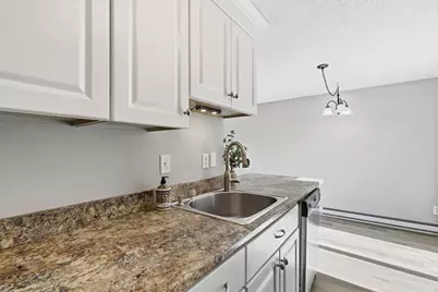 897 Mammoth Road #8, Manchester, NH 03104 - Photo 14