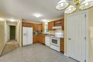 29 Lawrence Rd, Salem, NH 03079 - Photo 6