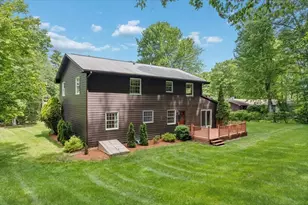 11 Parkhurst Dr, Hudson, NH 03051 - Photo 4