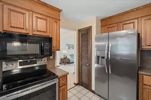 11 Parkhurst Dr, Hudson, NH 03051 - Photo 20