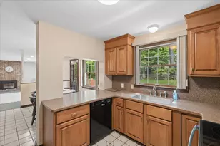 11 Parkhurst Dr, Hudson, NH 03051 - Photo 18