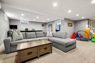 5 Falcon Dr, Pelham, NH 03076 - Photo 32