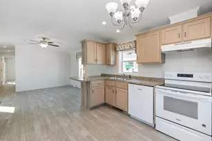 46 Brookwood Dr, Salem, NH 03079 - Photo 6