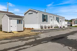 46 Brookwood Dr, Salem, NH 03079 - Photo 2