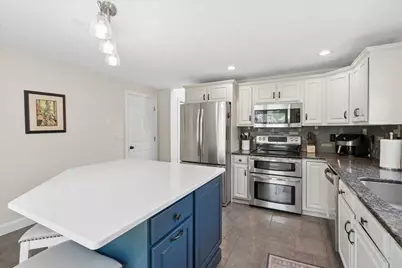 110 Hawthorne Village Road, Nashua, NH 03062 - Photo 6