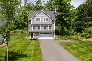 32 Copley Dr, Dover, NH 03820 - Photo 2