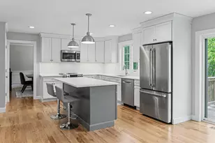 265 Standish Ln, Hudson, NH 03051 - Photo 2
