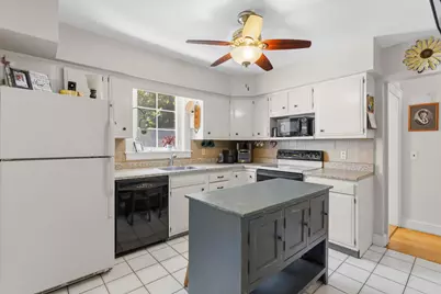 611 Coolidge Avenue, Manchester, NH 03102 - Photo 10