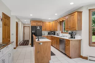 22 Greenfield Dr, Plaistow, NH 03865 - Photo 8