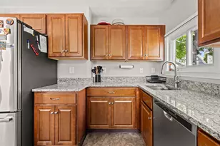 239 Cass St, Portsmouth, NH 03801 - Photo 4
