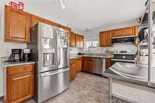 239 Cass St, Portsmouth, NH 03801 - Photo 2